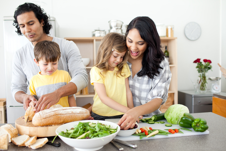 Comer con nuestros hijos, una costumbre sana y agradable