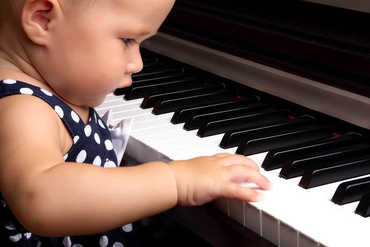 ¿Realmente tiene beneficios la música para los bebés?