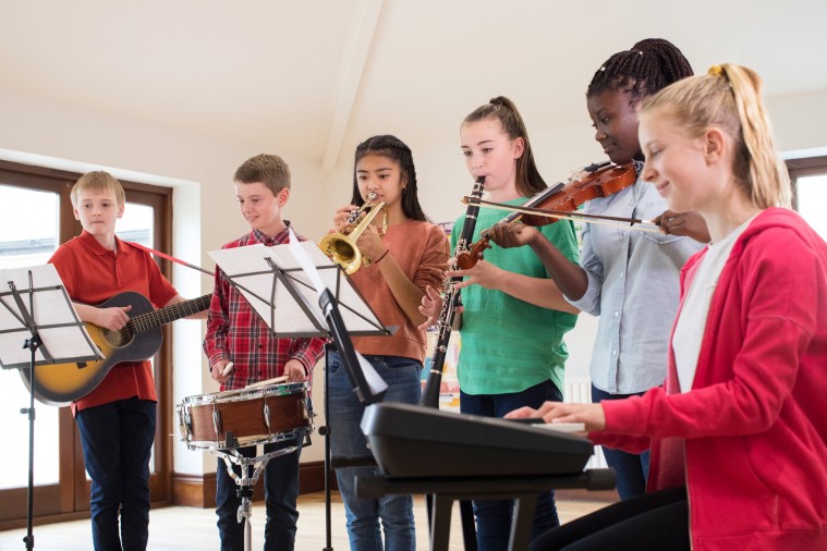 Razones para regalar instrumentos musicales a los niños